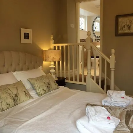 Storrs Gate House Bed and breakfast