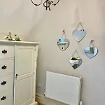 Bed & Breakfast Storrs Gate House 4*