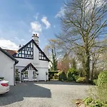 Bed & Breakfast Storrs Gate House 4*