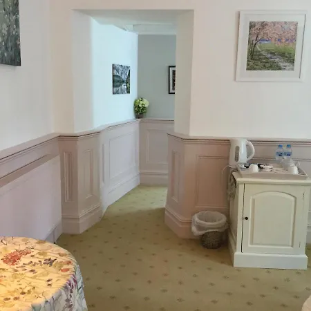 Bed & Breakfast Storrs Gate House 5*