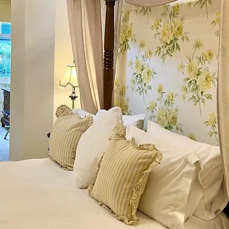 Storrs Gate House Bed and breakfast