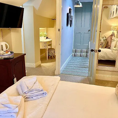 Bed & Breakfast Storrs Gate House No Pets Allowed 4*