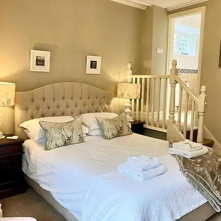 Storrs Gate House No Pets Allowed Bed & Breakfast 4*