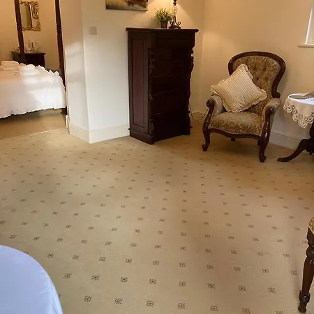 Bed & Breakfast Storrs Gate House No Pets Allowed