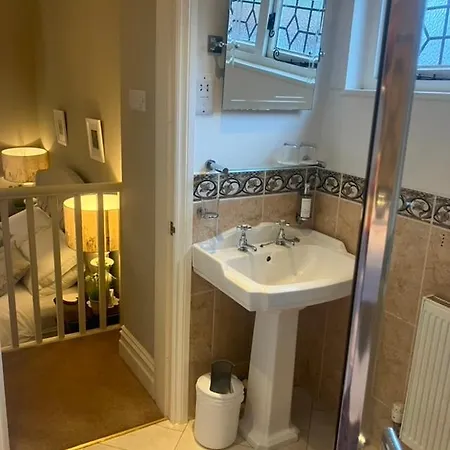 Storrs Gate House No Pets Allowed Bed & Breakfast 4*