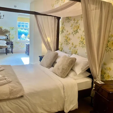 Storrs Gate House Bed & Breakfast