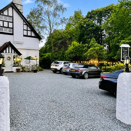 Bed & Breakfast Storrs Gate House No Pets Allowed 4*