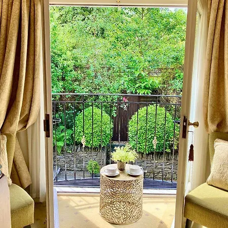 Storrs Gate House No Pets Allowed 4*