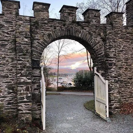 Storrs Gate House No Pets Allowed Bed and Breakfast