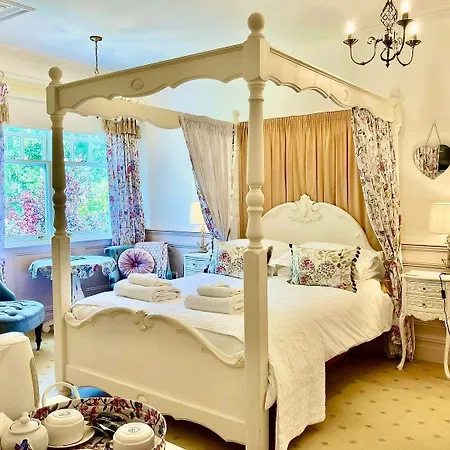 Bed and Breakfast Storrs Gate House No Pets Allowed 4*