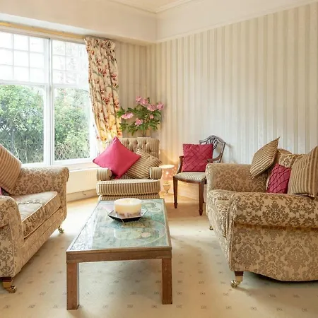 Storrs Gate House No Pets Allowed 4*