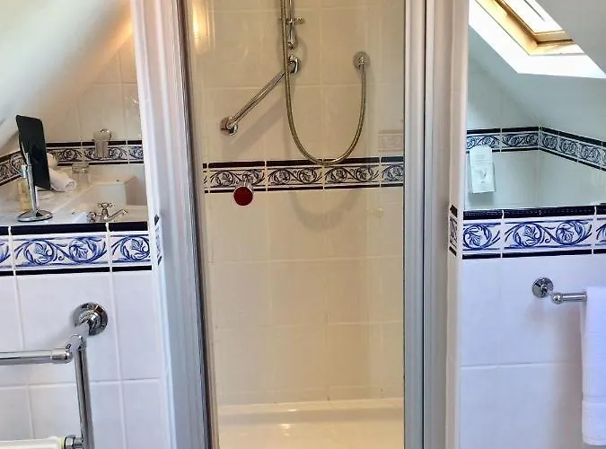 ستورز جيت هاوس باونيس أون وينديرمير