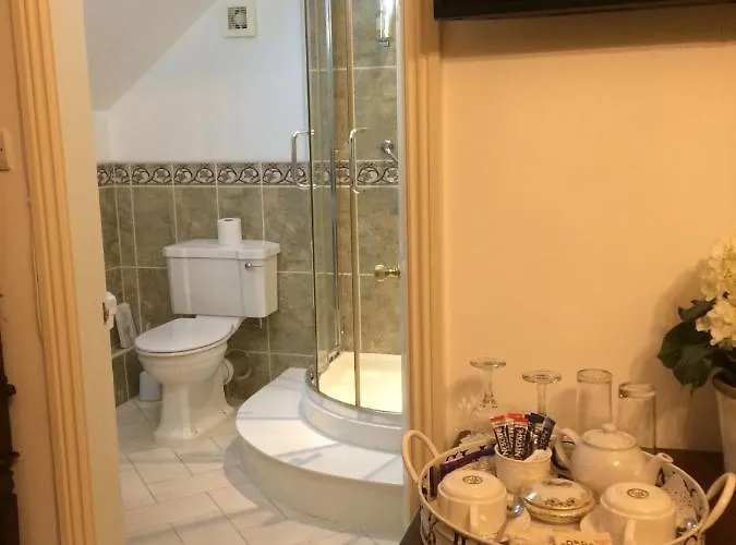 ستورز جيت هاوس باونيس أون وينديرمير