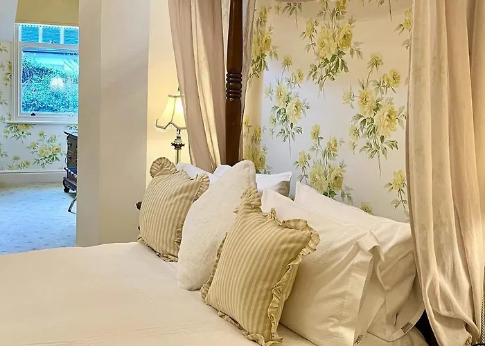 ستورز جيت هاوس فندق مبيت وإفطار