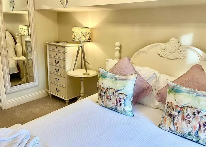 ستورز جيت هاوس 4*