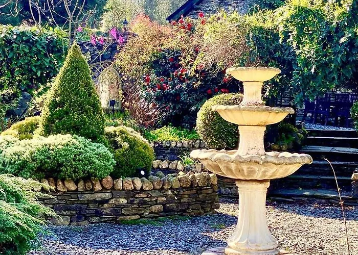 ستورز جيت هاوس باونيس أون وينديرمير