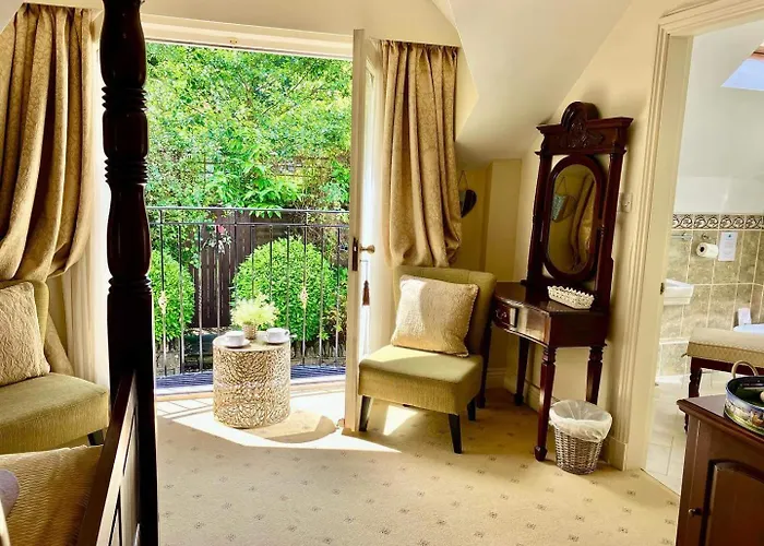 فندق مبيت وإفطار ستورز جيت هاوس 4*