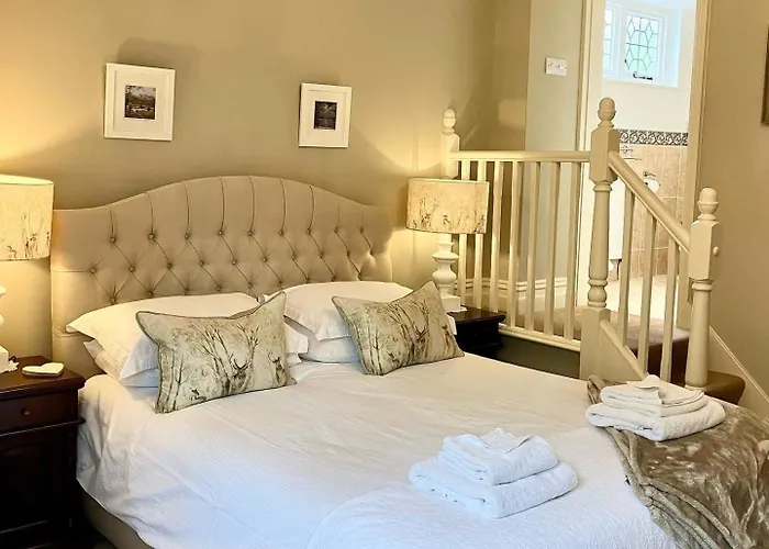 ستورز جيت هاوس فندق مبيت وإفطار 4*