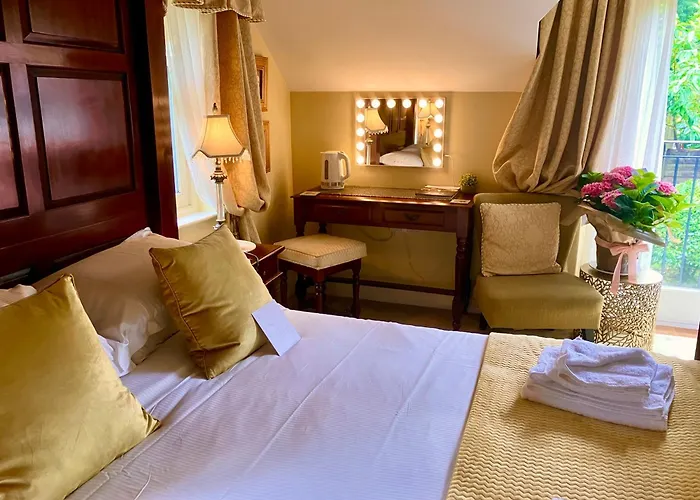 ستورز جيت هاوس فندق مبيت وإفطار 4*