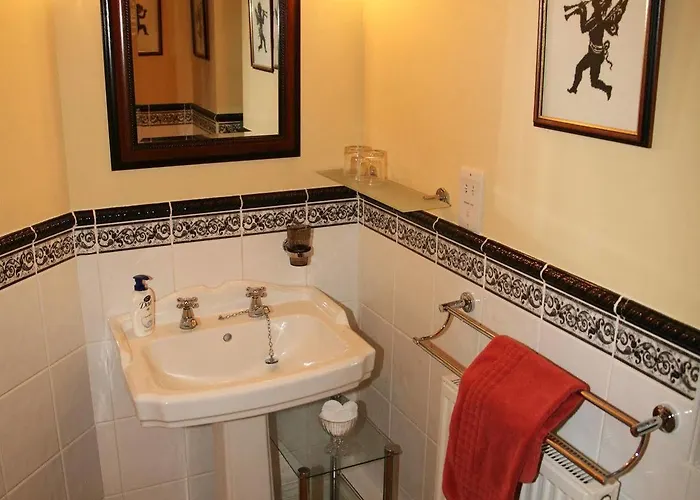 ستورز جيت هاوس 4*