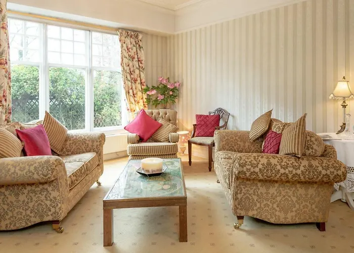 ستورز جيت هاوس 4*